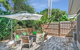 Sapphire Skies! Sweet Beach Condo Steps From The Sand And Surf